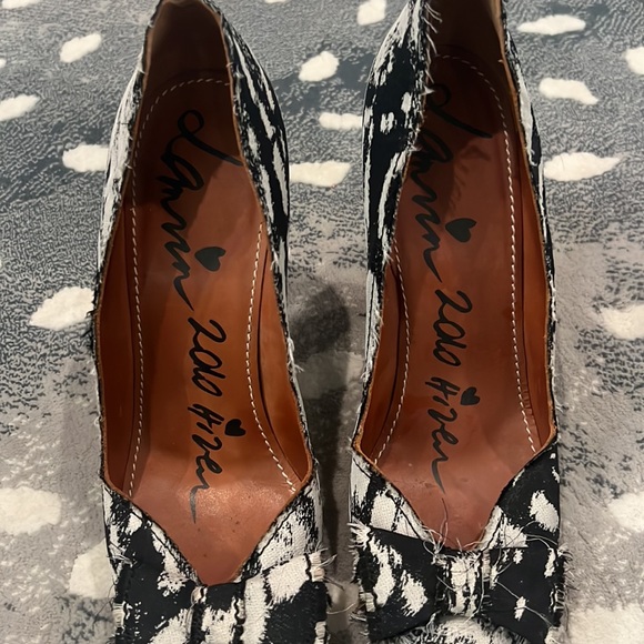 Lanvin black and white silk print pumps. Size 40.5 - Picture 2 of 6
